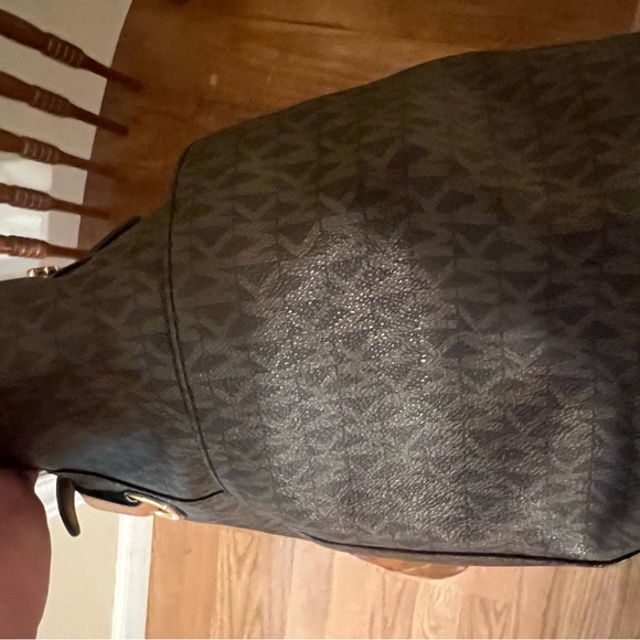 Black and brown Micheal Kors purse! Both exactly the same! - Picture 7 of 11